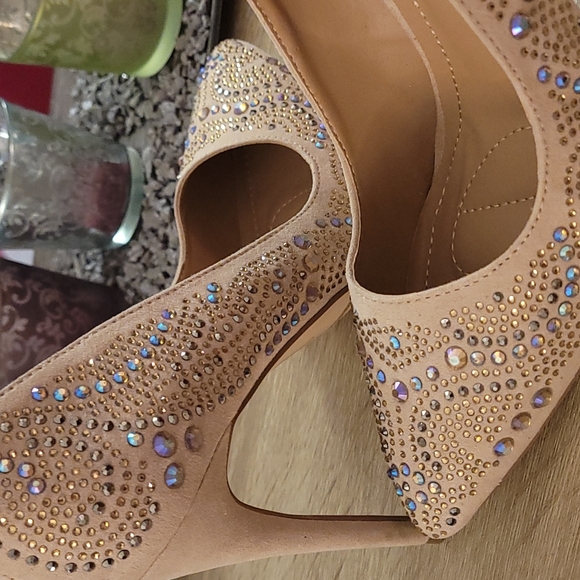 Exquisite Nude Pumps with Rhinestones - Picture 9 of 16